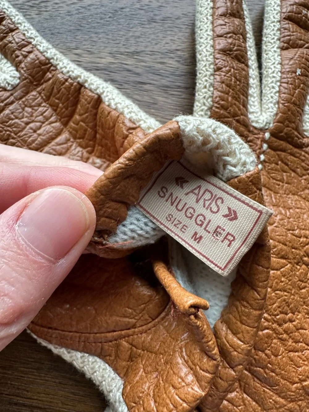 vintage Aris Novakid leather gloves featuring a gold buckle accent